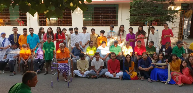 Volunteers and old age home residents in a group photo in 2018